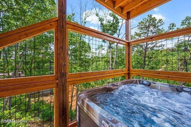 1868 Blue Tick Way, Sevierville, TN 37876