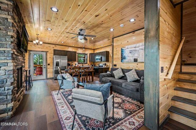 1868 Blue Tick Way, Sevierville, TN 37876
