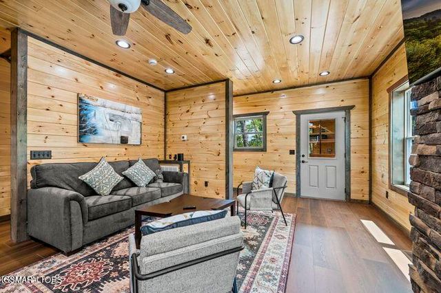 1868 Blue Tick Way, Sevierville, TN 37876
