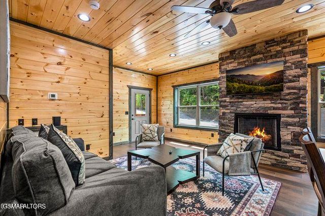 1868 Blue Tick Way, Sevierville, TN 37876