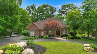 10145 Creekwood Trail, Springfield Charter Township, MI 48350