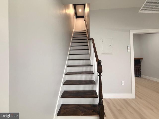 230 N 9TH ST, Reading, PA 19601