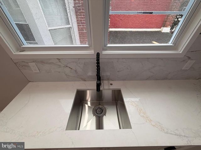 230 N 9TH ST, Reading, PA 19601