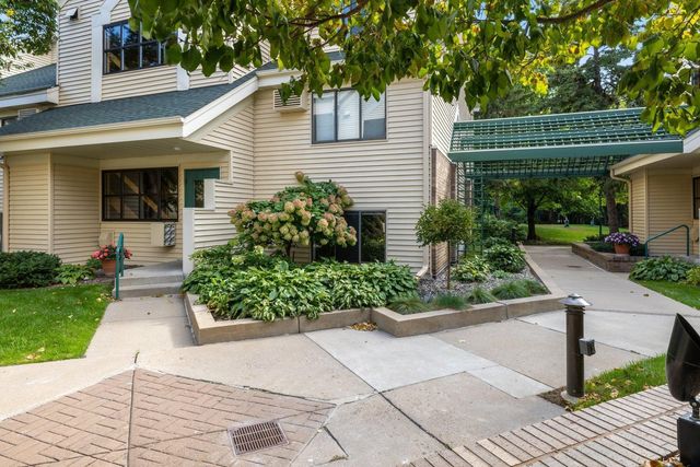 7622 York Avenue S 1110, Edina, MN 55435