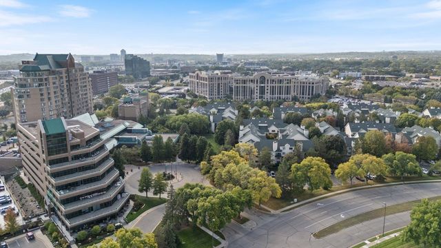 7622 York Avenue S 1110, Edina, MN 55435