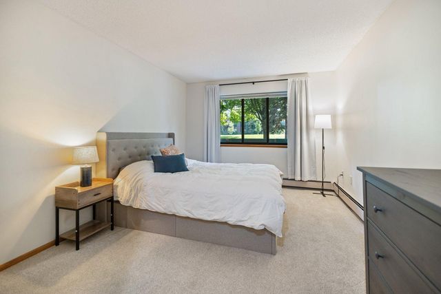 7622 York Avenue S 1110, Edina, MN 55435