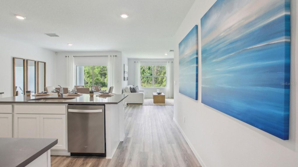 Image 8 of property listing at 15104 CROSSHALL STREAM DRIVE, Wimauma, FL 33598