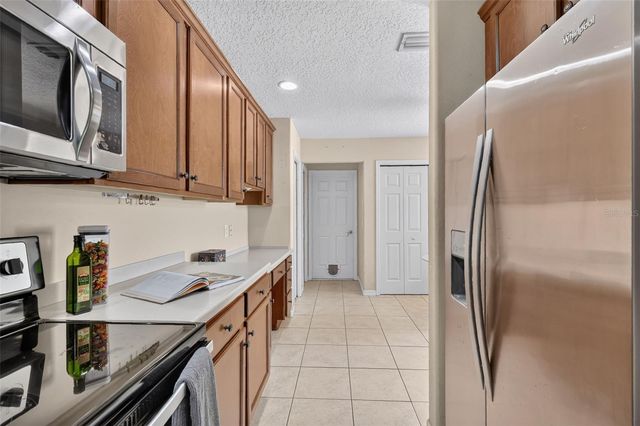 2214 CYPRESS COVE DRIVE 4, Tavares, FL 32778