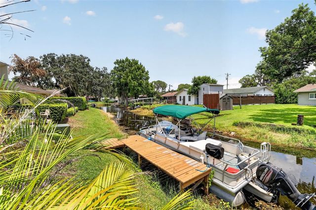 2214 CYPRESS COVE DRIVE 4, Tavares, FL 32778