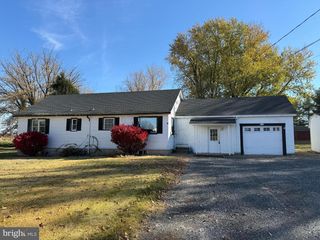204 COMPROMISE RD, Mannington, NJ 08079