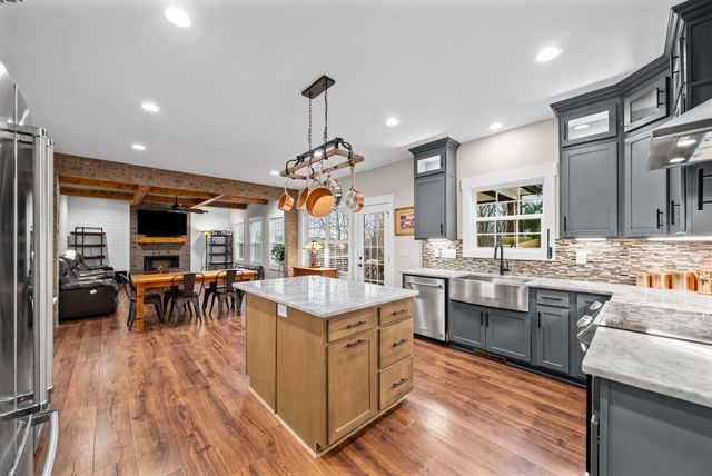 2854 Benton Ridge Rd, Palmyra, TN 37142