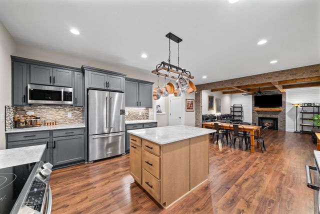 2854 Benton Ridge Rd, Palmyra, TN 37142