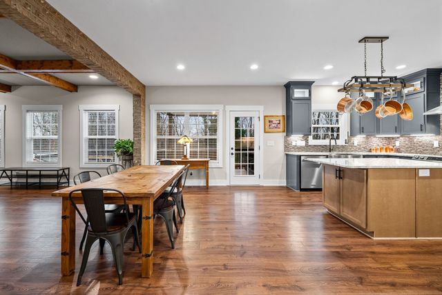 2854 Benton Ridge Rd, Palmyra, TN 37142