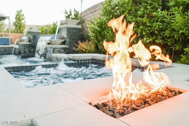 94 Glade Hollow Drive, Las Vegas, NV 89135