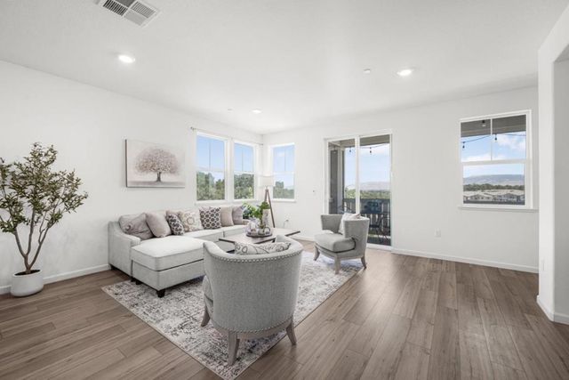 1387 Ores Way, Gilroy, CA 95020