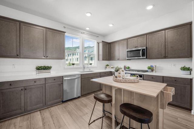 1387 Ores Way, Gilroy, CA 95020