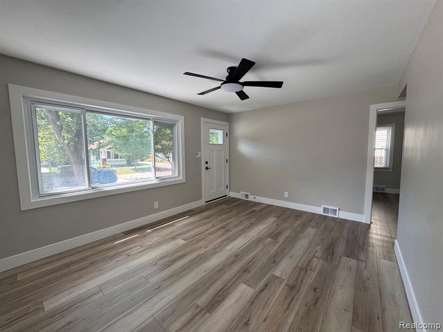 336 Chippewa Street, Commerce Twp, MI 48017