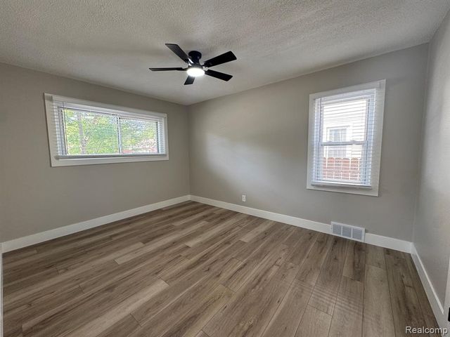 336 Chippewa Street, Commerce Twp, MI 48017