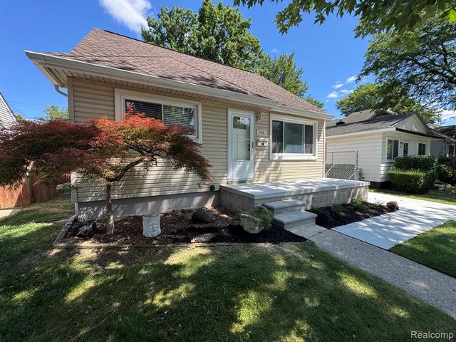 336 Chippewa Street, Commerce Twp, MI 48017