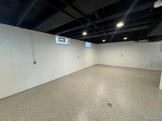 336 Chippewa Street, Commerce Twp, MI 48017