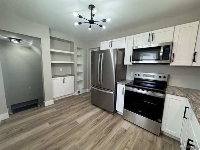 336 Chippewa Street, Commerce Twp, MI 48017