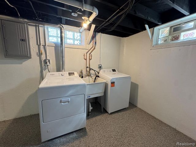 336 Chippewa Street, Commerce Twp, MI 48017