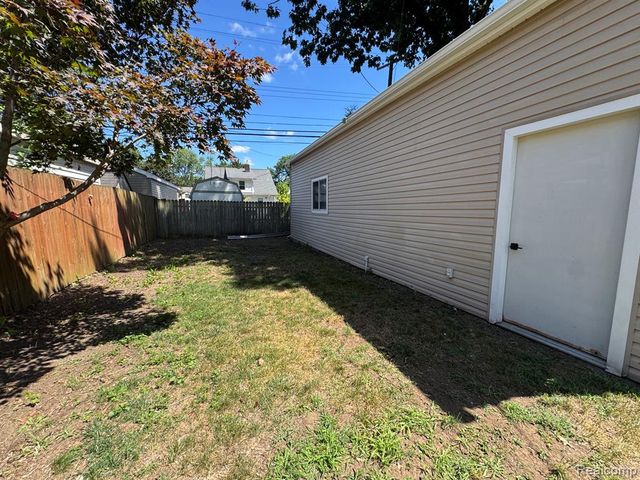 336 Chippewa Street, Commerce Twp, MI 48017
