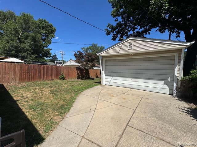336 Chippewa Street, Commerce Twp, MI 48017