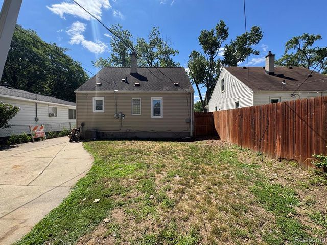 336 Chippewa Street, Commerce Twp, MI 48017