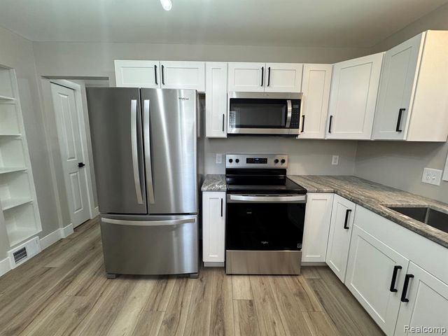 336 Chippewa Street, Commerce Twp, MI 48017