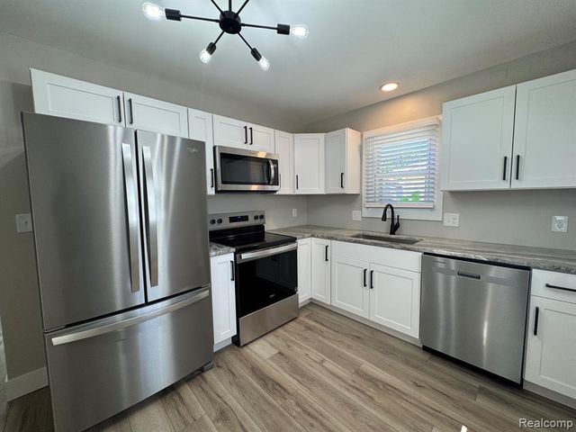 336 Chippewa Street, Commerce Twp, MI 48017
