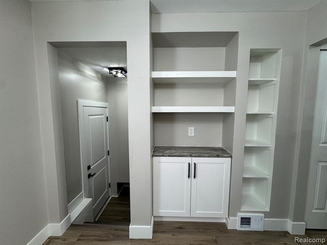 336 Chippewa Street, Commerce Twp, MI 48017