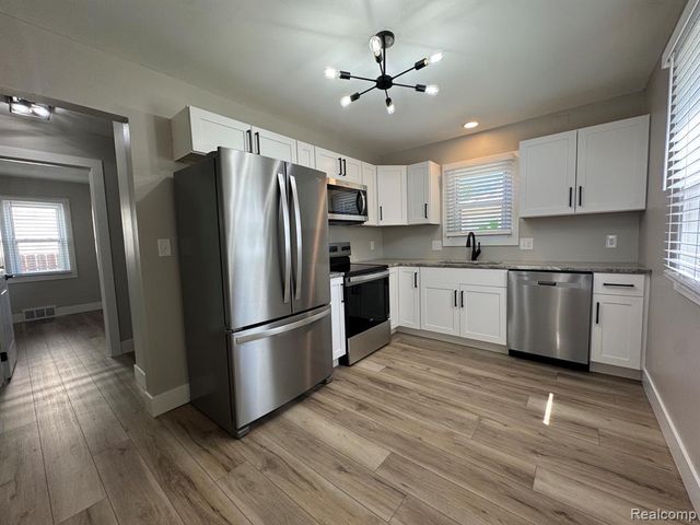 336 Chippewa Street, Commerce Twp, MI 48017
