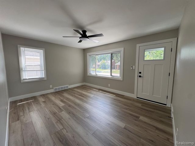 336 Chippewa Street, Commerce Twp, MI 48017