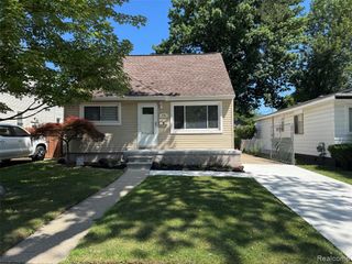 336 Chippewa Street, Commerce Twp, MI 48017