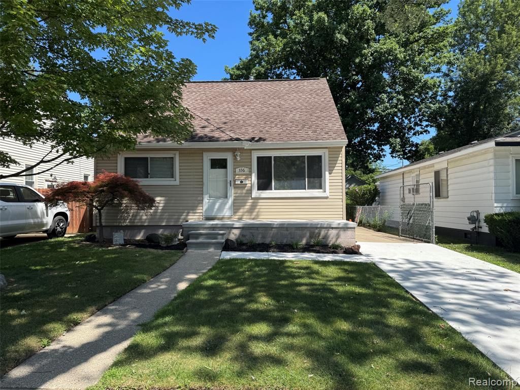 336 Chippewa Street, Commerce Twp, MI 48017