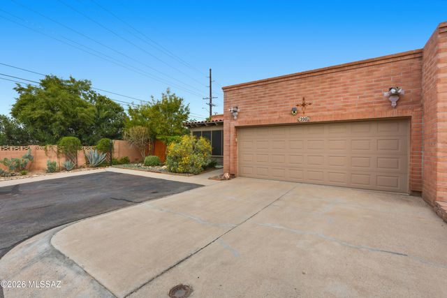 200 W Greer Lane, Tucson, AZ 85704