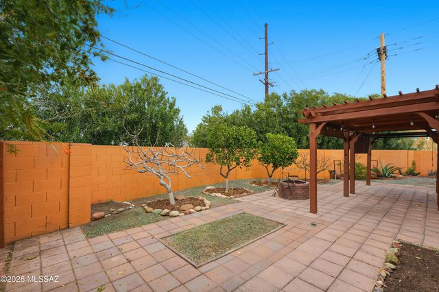200 W Greer Lane, Tucson, AZ 85704