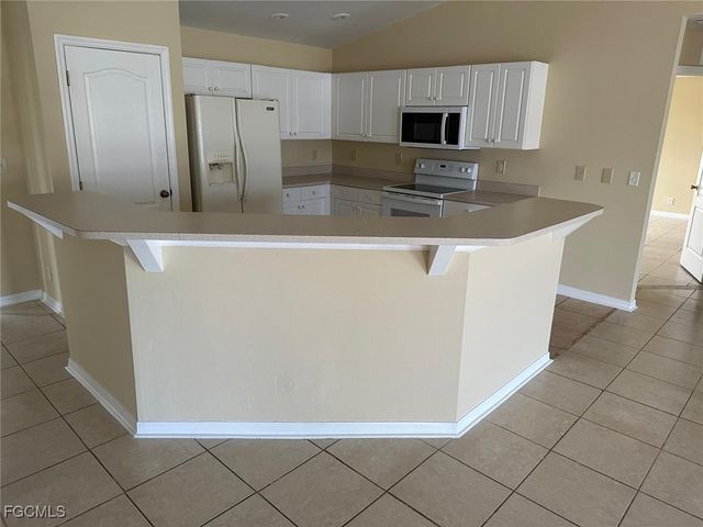 1401 N Gator CIR, Cape Coral, FL 33909