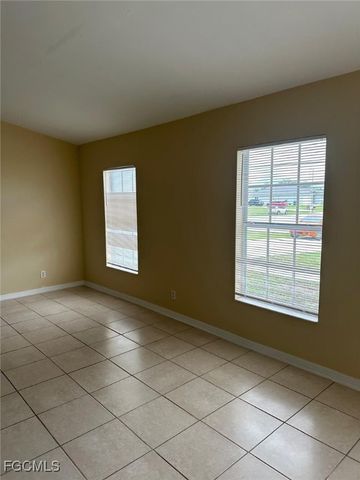 1401 N Gator CIR, Cape Coral, FL 33909