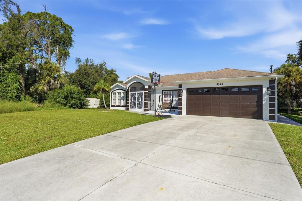 Image 37 of property listing at 4543 OAKLEY ROAD, North Port, FL 34288
