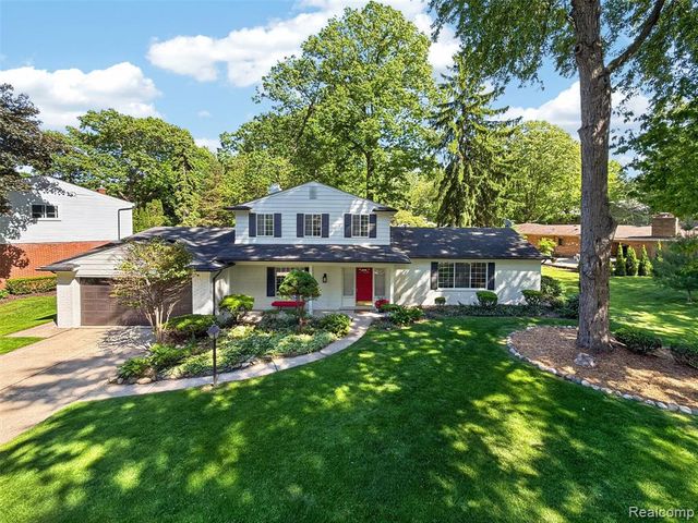 16240 Forestview Drive, Clinton Township, MI 48036