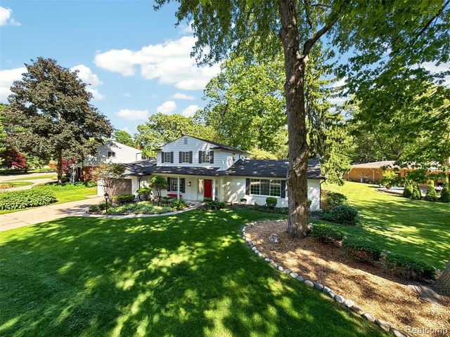 16240 Forestview Drive, Clinton Township, MI 48036