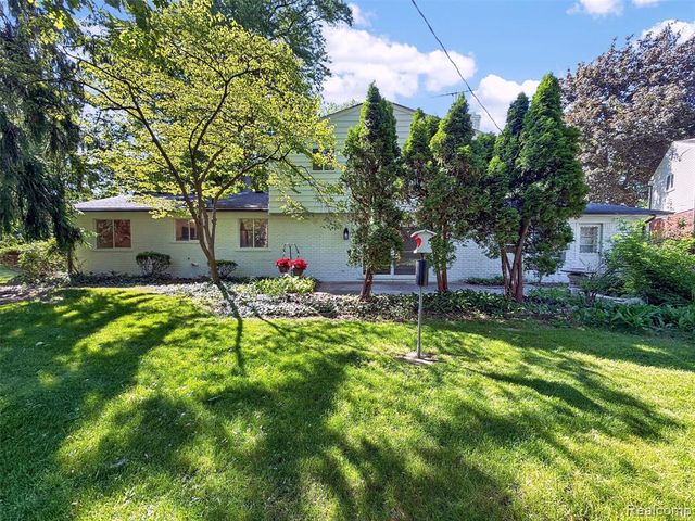 16240 Forestview Drive, Clinton Township, MI 48036