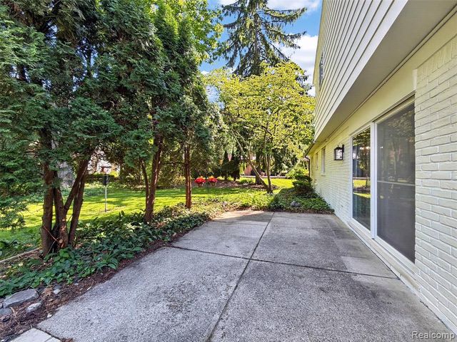 16240 Forestview Drive, Clinton Township, MI 48036