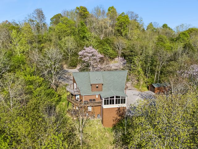 110 Lake Meadow Dr, Smithville, TN 37166