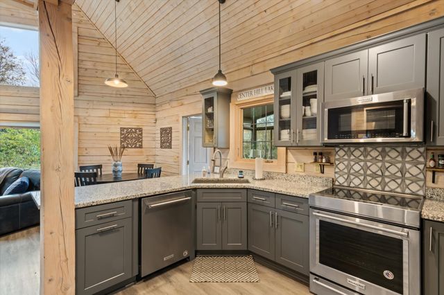 110 Lake Meadow Dr, Smithville, TN 37166