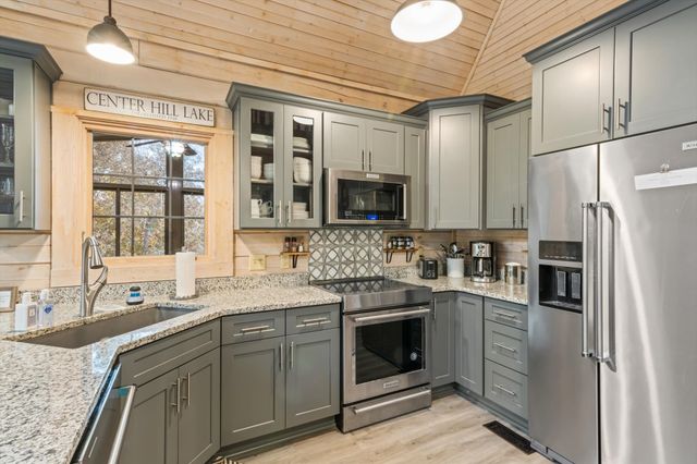 110 Lake Meadow Dr, Smithville, TN 37166