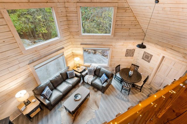 110 Lake Meadow Dr, Smithville, TN 37166