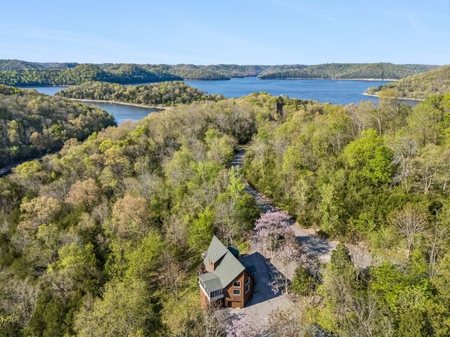 110 Lake Meadow Dr, Smithville, TN 37166